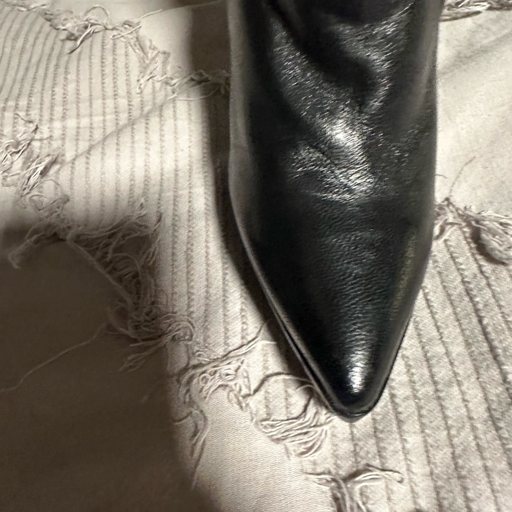 Burberry OTK black leather boots, 7 US, 37.5 EU. Worn 4 times, excellent cond. - Picture 14 of 14